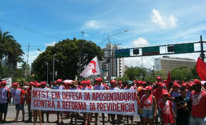 Atos contra Reforma da Previdência tomam conta de diversos ... - Diário de Pernambuco
