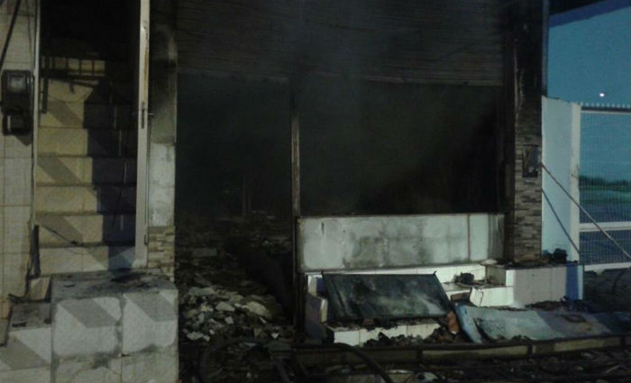 Bombeiros Incêndio atinge loja em Ipojuca - Diário de Pernambuco