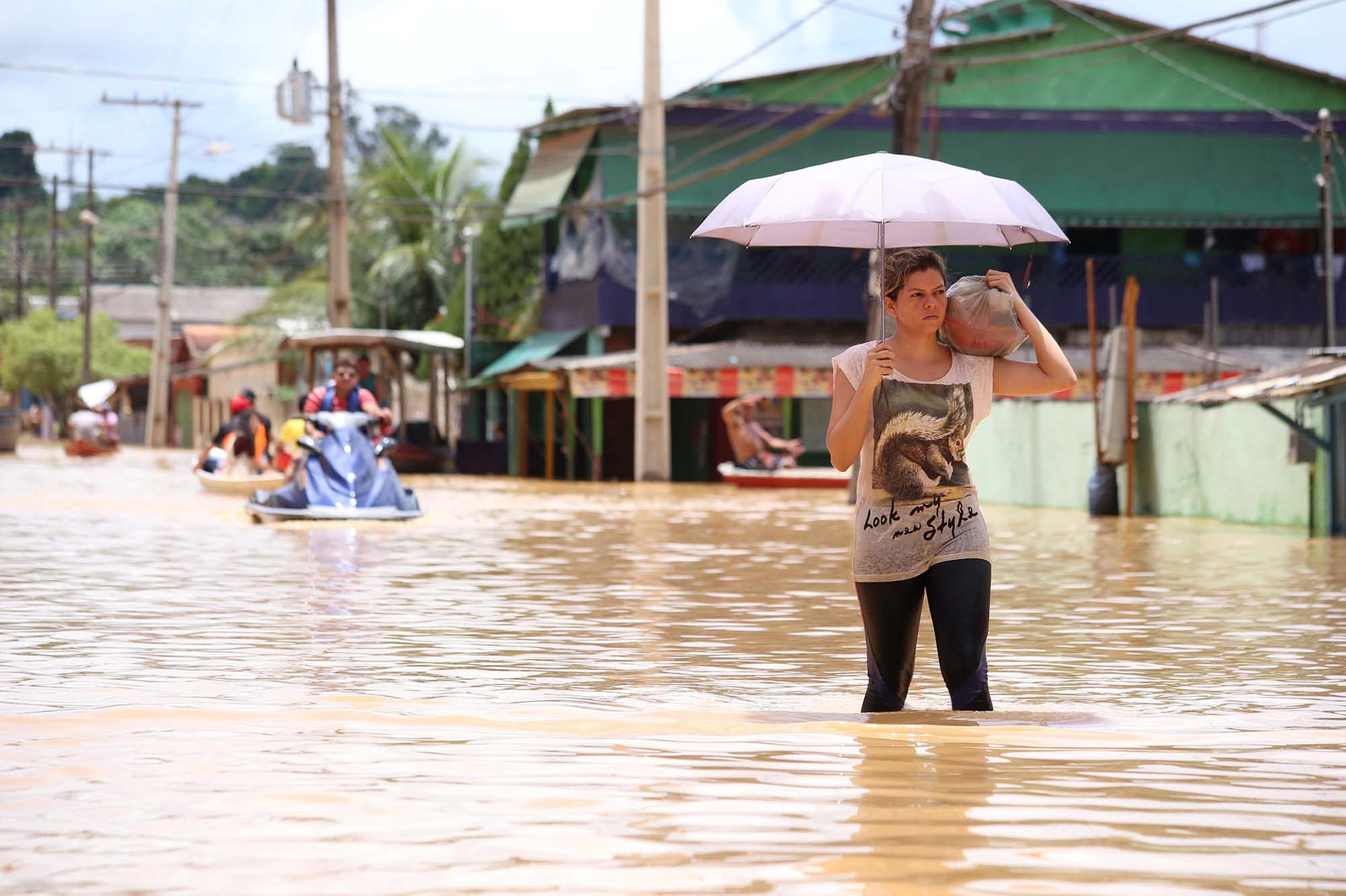 Resultado de imagem para Enchentes no Amazonas deixam 39 municípios em situação de emergência