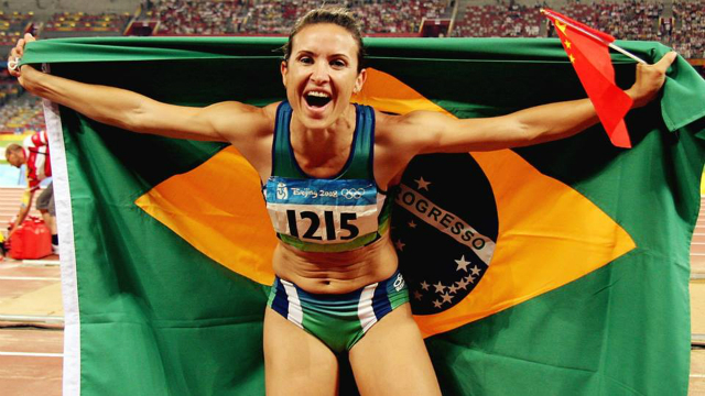 Atleta foi campeã olímpica de salto em distância em Pequim (2008). Foto: AFP/Reprodução