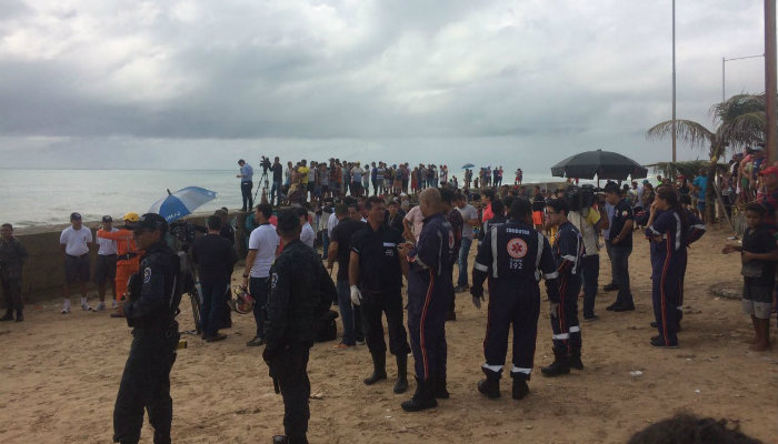 Equipes de resgate estão no local. Foto: Wagner Oliveira/DP