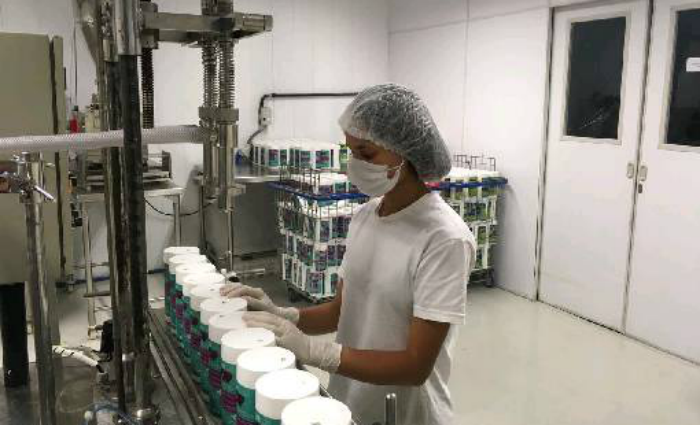 A empresa possui capacidade para sete mil litros de produtos por semana. Foto: Brasilis/Divulgação (Foto: Brasilis/Divulgação)