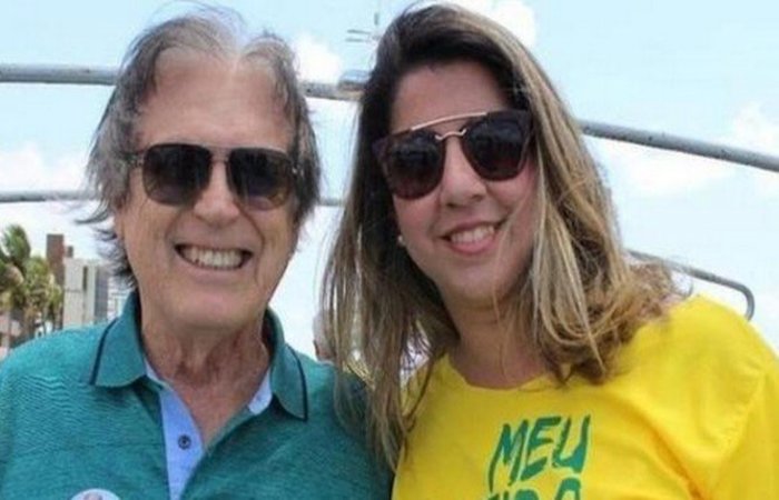 Mariana Nunes ao lado do presidente nacional do PSL, deputado Luciano Bivar (PSL-PE) (Foto: Reprodução)