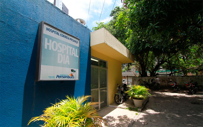 Hospital Correia PicanÃ§o, para onde os casos estÃ£o sendo encaminhados. Foto: Annaclarice Almeida/DP/Arquivo