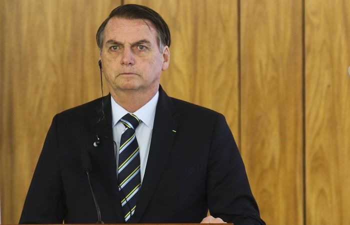 Resultado de imagem para Bolsonaro se queixa e fala em trocar embaixadores