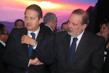 Puxada por Eduardo Campos e Armando Monteiro, disputa por políticos está aquecida. Veja quem foi para onde (Nando Chiappetta/DP/D.A Pres)