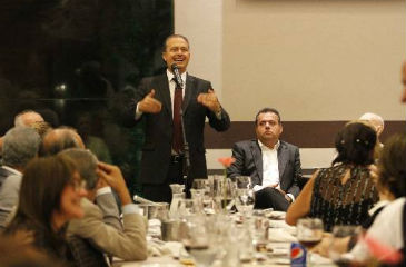 Governador do estado participou de jantar oferecido por  deputados, juízes, desembargadores e prefeitos (Ricardo Fernandes/DP/D.A Press )