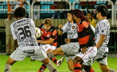 Sport quebra jejum de gols e arranca empate contra o Flamengo: 1 a 1 (CELSO PUPO/FOTOARENA/AE)