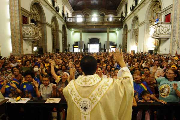 Fiéis homenageiam padroeira do Recife (Blenda Souto Maior/DP/D.A Press)