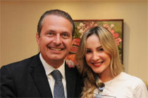 A cantora visitou o governador Eduardo Campos no Centro de Convenções de Pernambuco (Eduardo Braga/SEI)